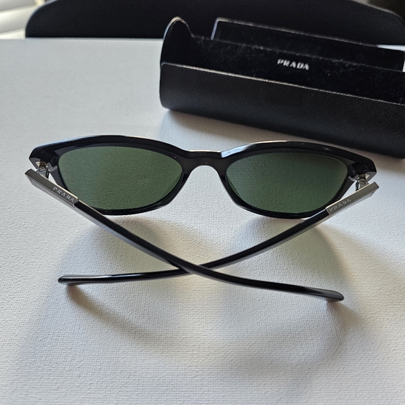 PRADA - sunglasses & Case - Picture 2 of 13